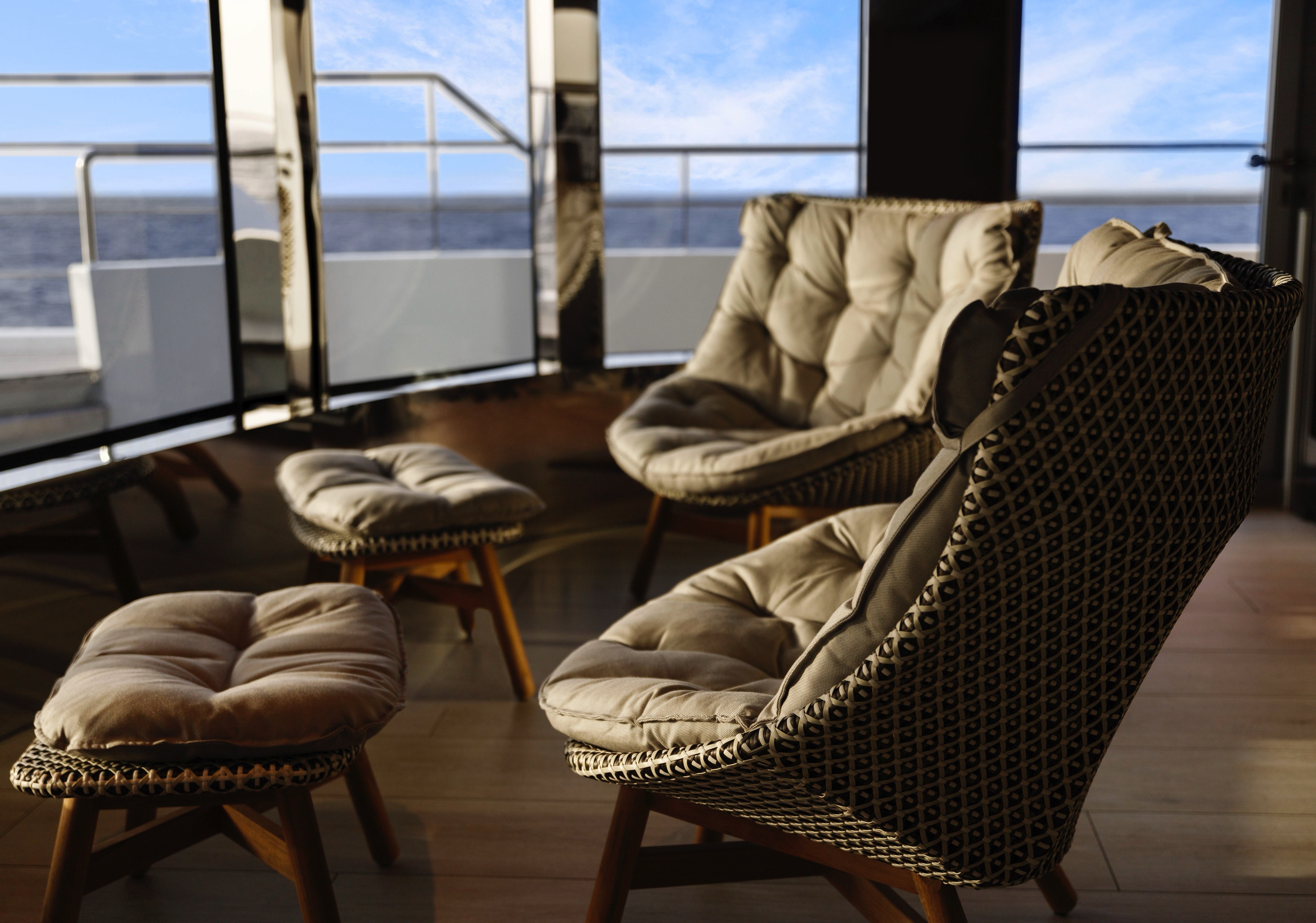 Emerald Sakara - Observation Lounge